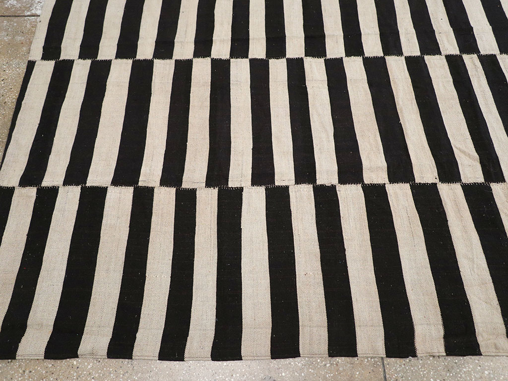 Modern Persian Flatweave Kilim Large Room Size Carpet, No.30463 - Staging