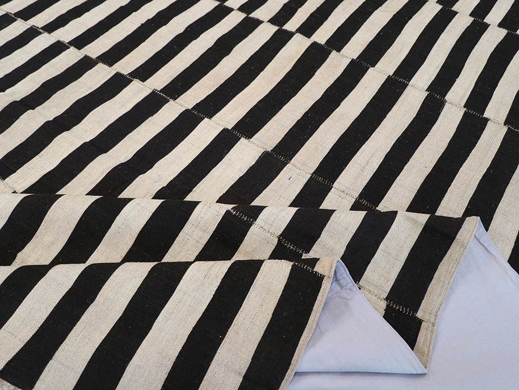 Modern Persian Flatweave Kilim Large Room Size Carpet, No.30463 - Staging