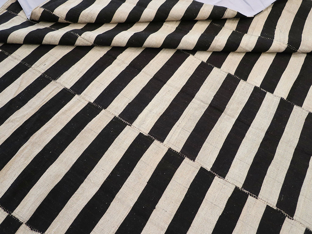 Modern Persian Flatweave Kilim Large Room Size Carpet, No.30463 - Staging