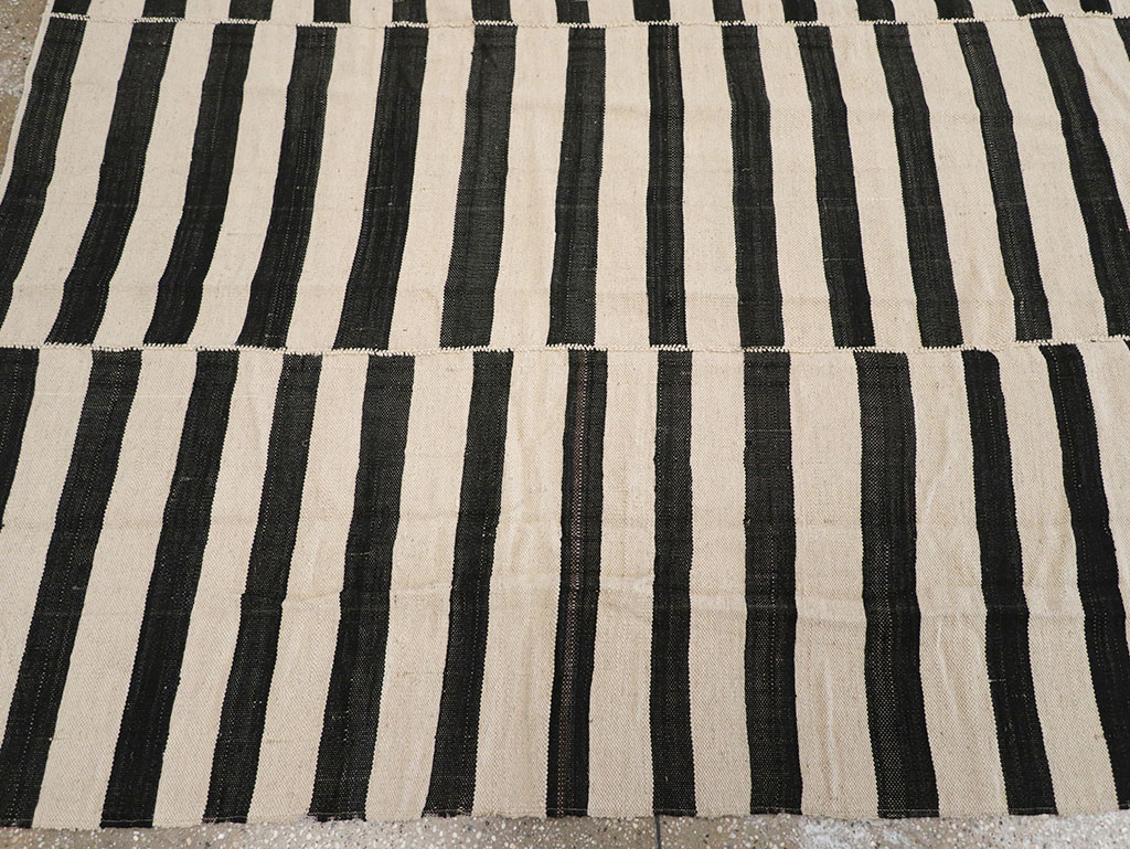 Vintage Persian Flatweave Kilim Room Size Carpet, No.30464 - Staging