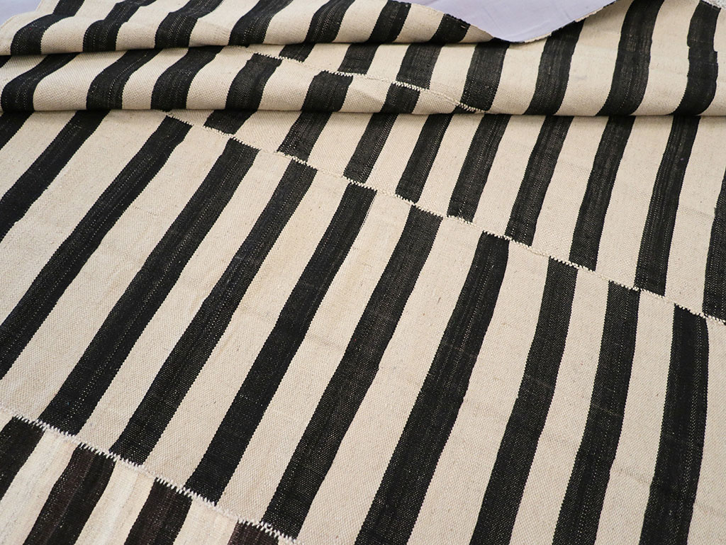 Vintage Persian Flatweave Kilim Room Size Carpet, No.30464 - Staging