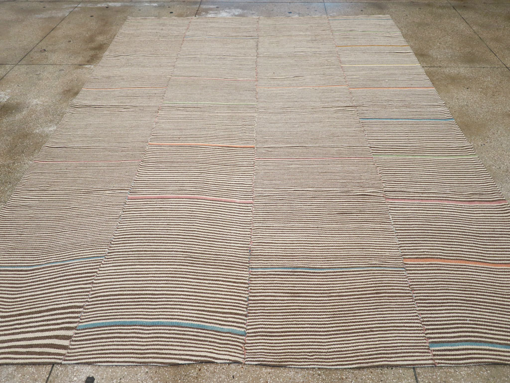 Contemporary Turkish Flatweave Kilim Room Size Carpet, No.30466 - Staging