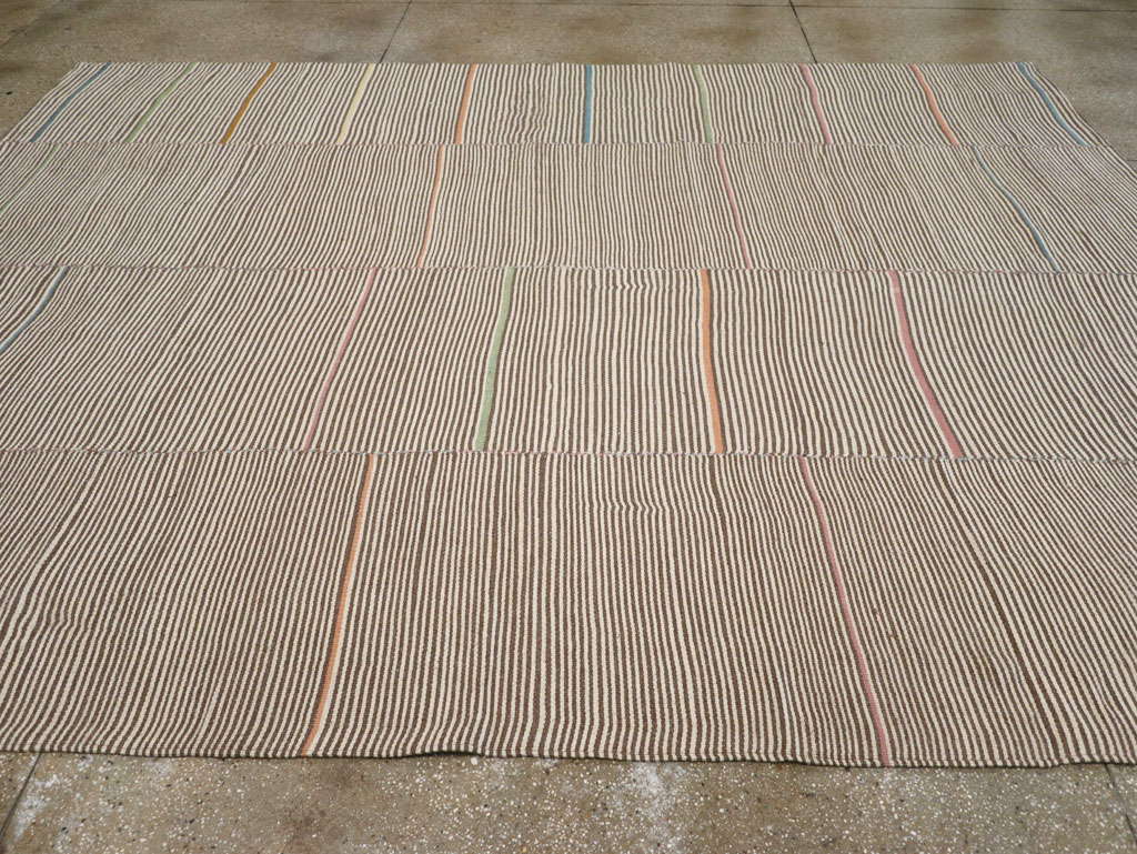 Contemporary Turkish Flatweave Kilim Room Size Carpet, No.30466 - Staging