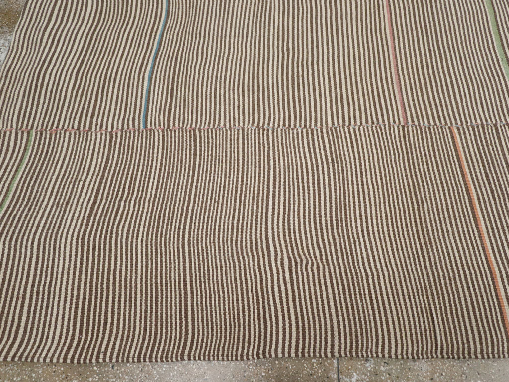 Contemporary Turkish Flatweave Kilim Room Size Carpet, No.30466 - Staging