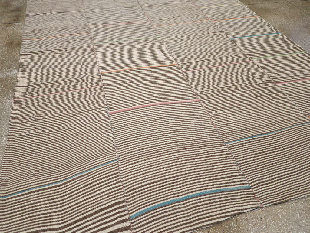 Contemporary Turkish Flatweave Kilim Room Size Carpet, No.30466 - Staging