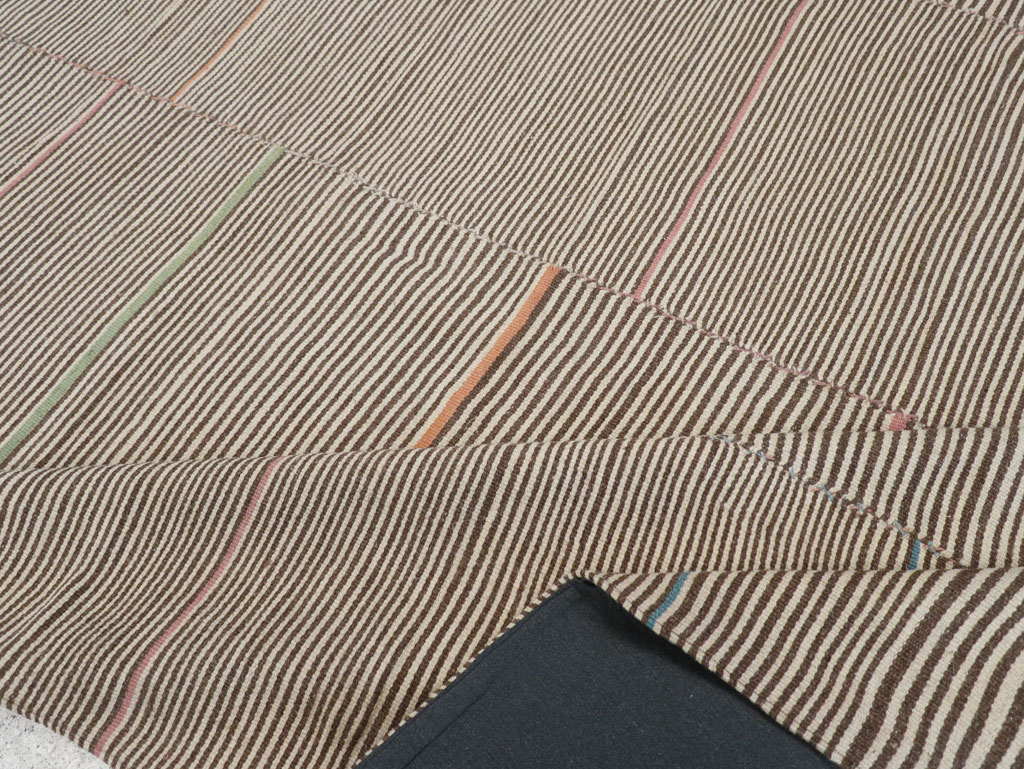 Contemporary Turkish Flatweave Kilim Room Size Carpet, No.30466 - Staging