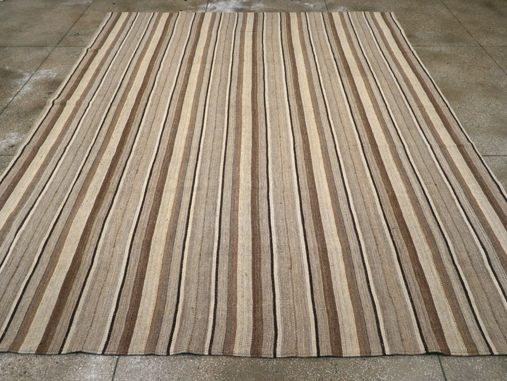 Contemporary Turkish Flatweave Kilim Room Size Carpet, No.30510 - Staging