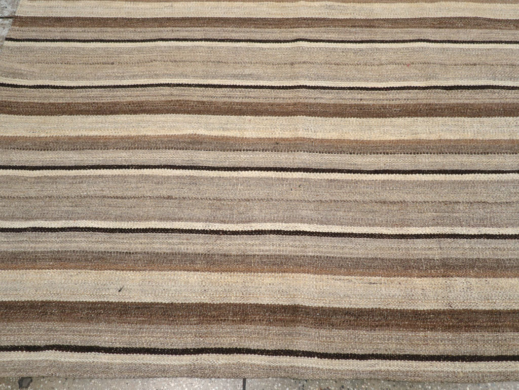 Contemporary Turkish Flatweave Kilim Room Size Carpet, No.30510 - Staging