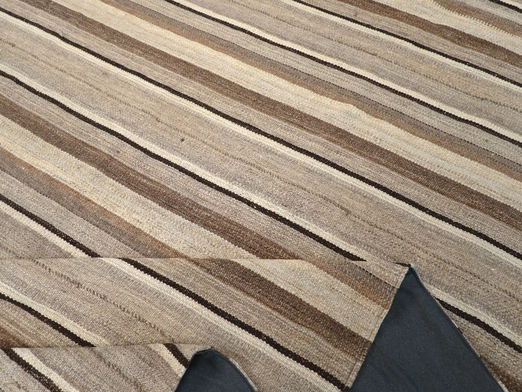 Contemporary Turkish Flatweave Kilim Room Size Carpet, No.30510 - Staging