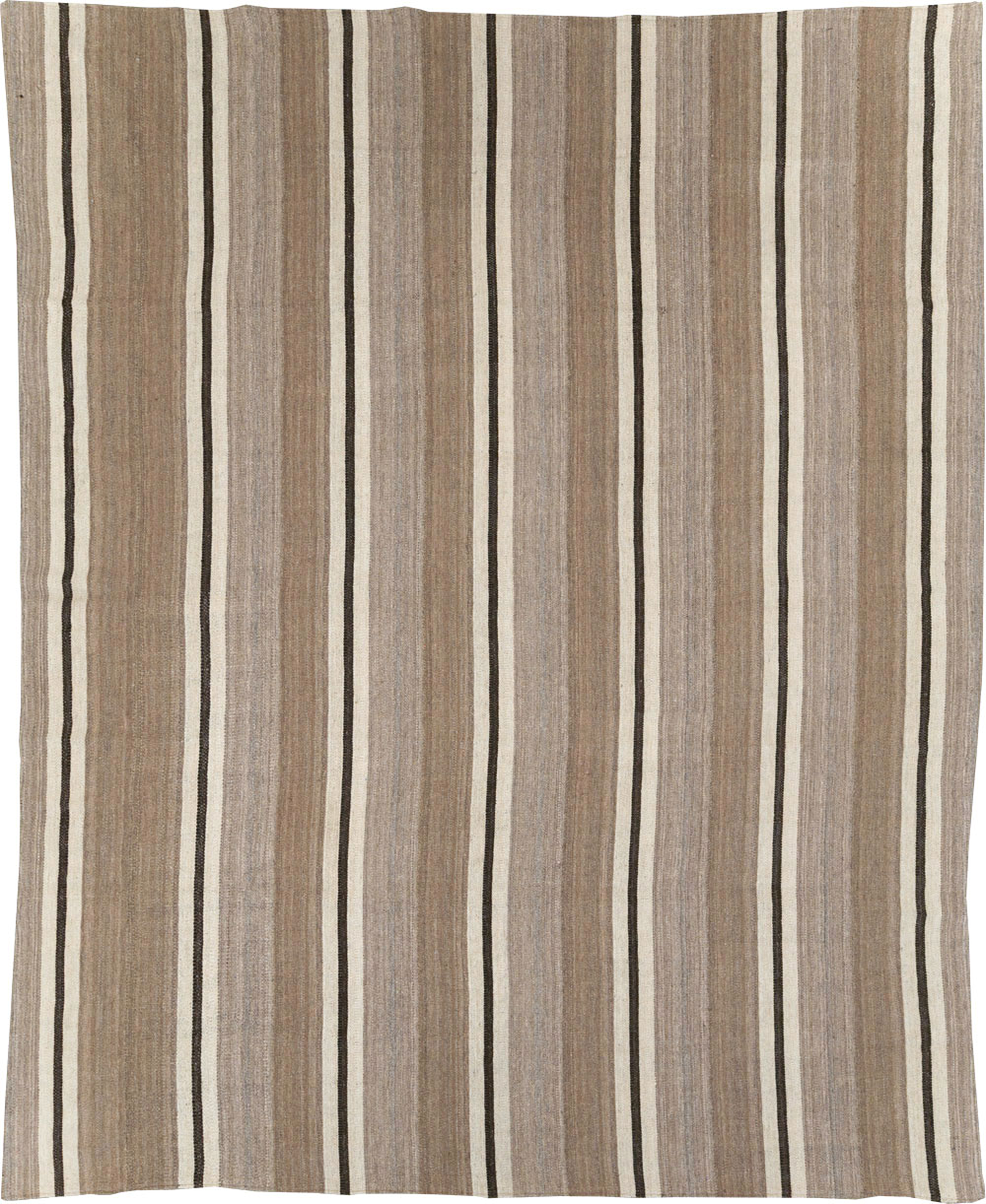Contemporary Turkish Flatweave Kilim Room Size Carpet, No.30511 - Staging