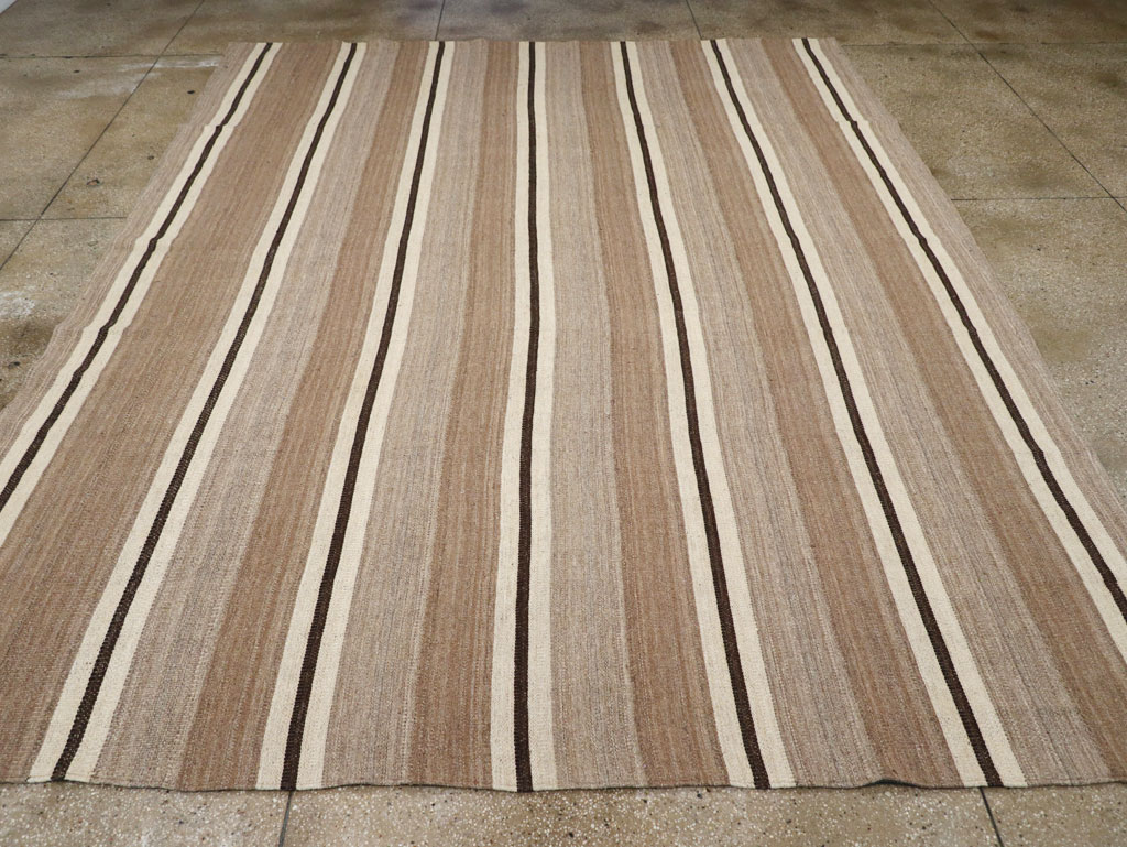 Contemporary Turkish Flatweave Kilim Room Size Carpet, No.30511 - Staging