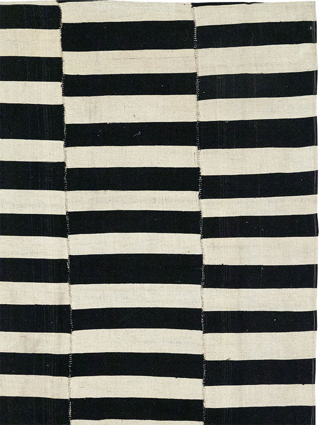 Modern Persian Flatweave Kilim Gallery Carpet, No.30517 - Staging