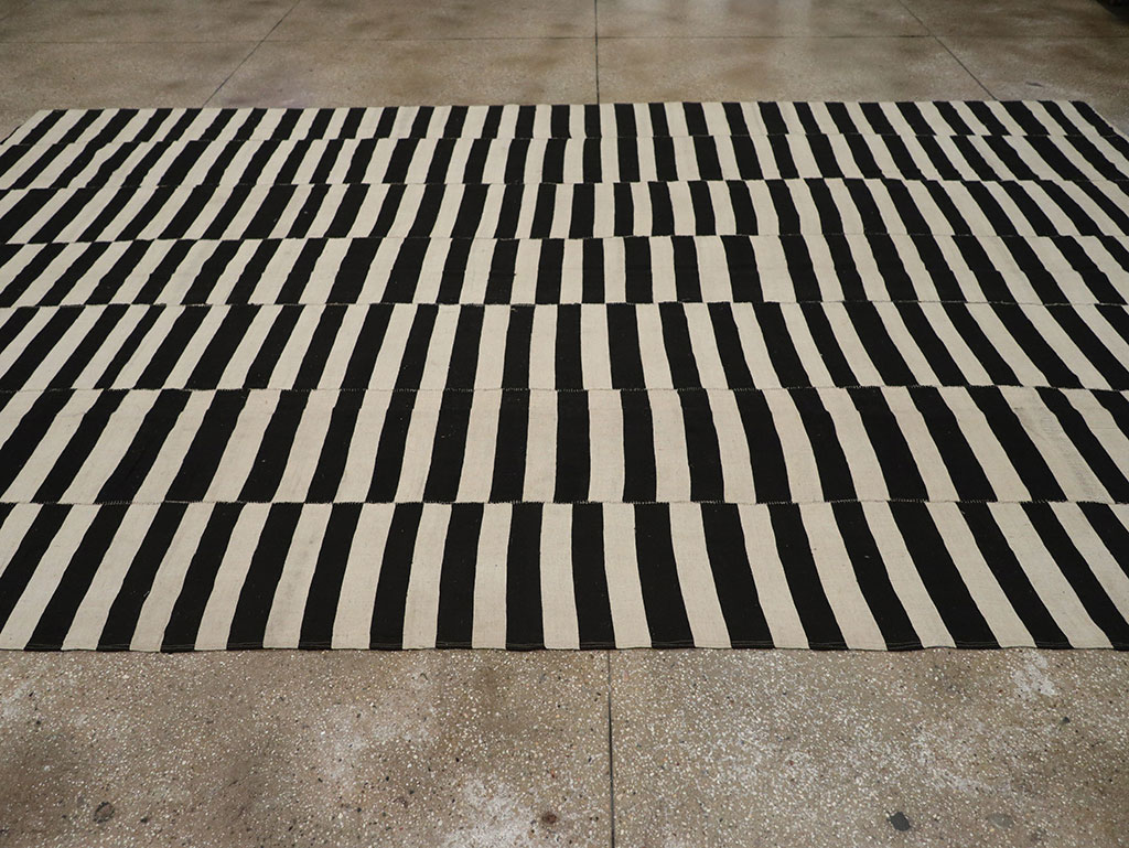 Modern Persian Flatweave Kilim Gallery Carpet, No.30517 - Staging