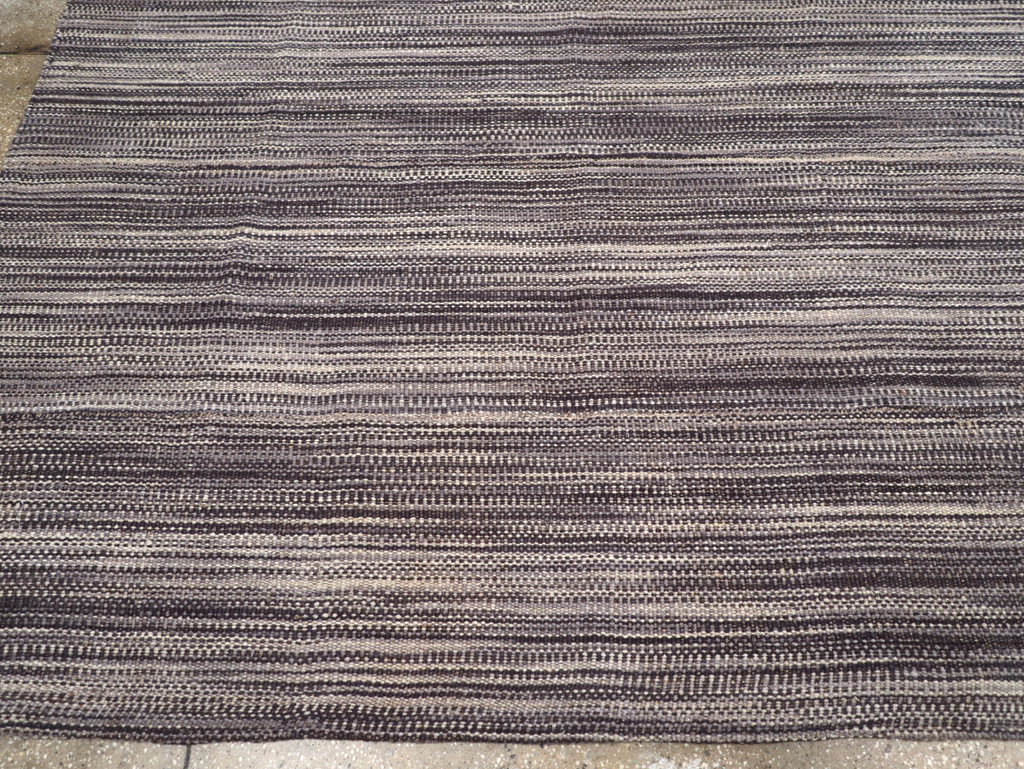 Modern Turkish Flatweave Kilim Room Size Carpet, No.30518 - Staging