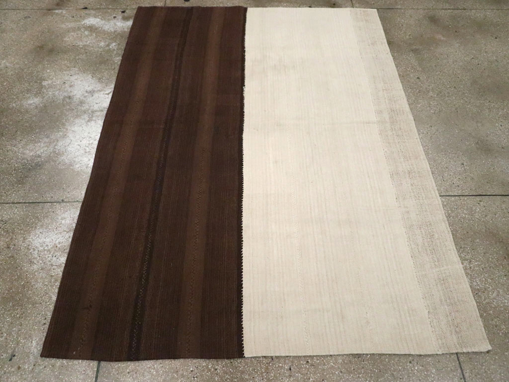 Tribal Mid-20th Century Turkish Flatweave Kilim, No.30529 - Staging