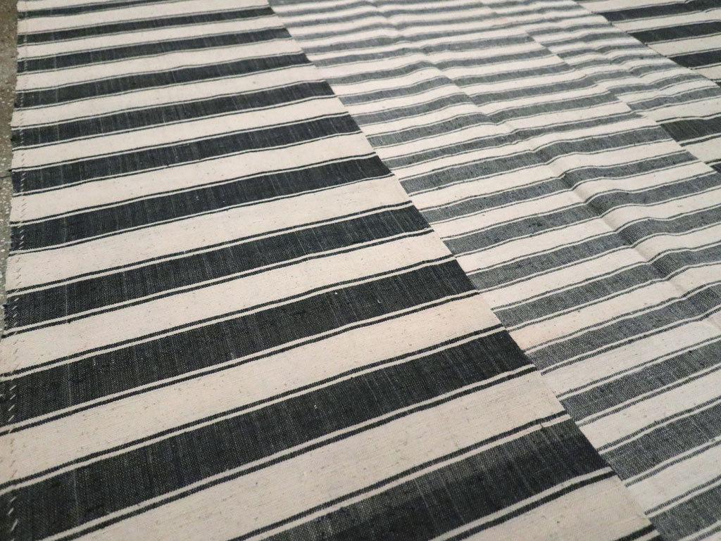 Vintage Turkish Flatweave Kilim Room Size Carpet, No.30530 - Staging