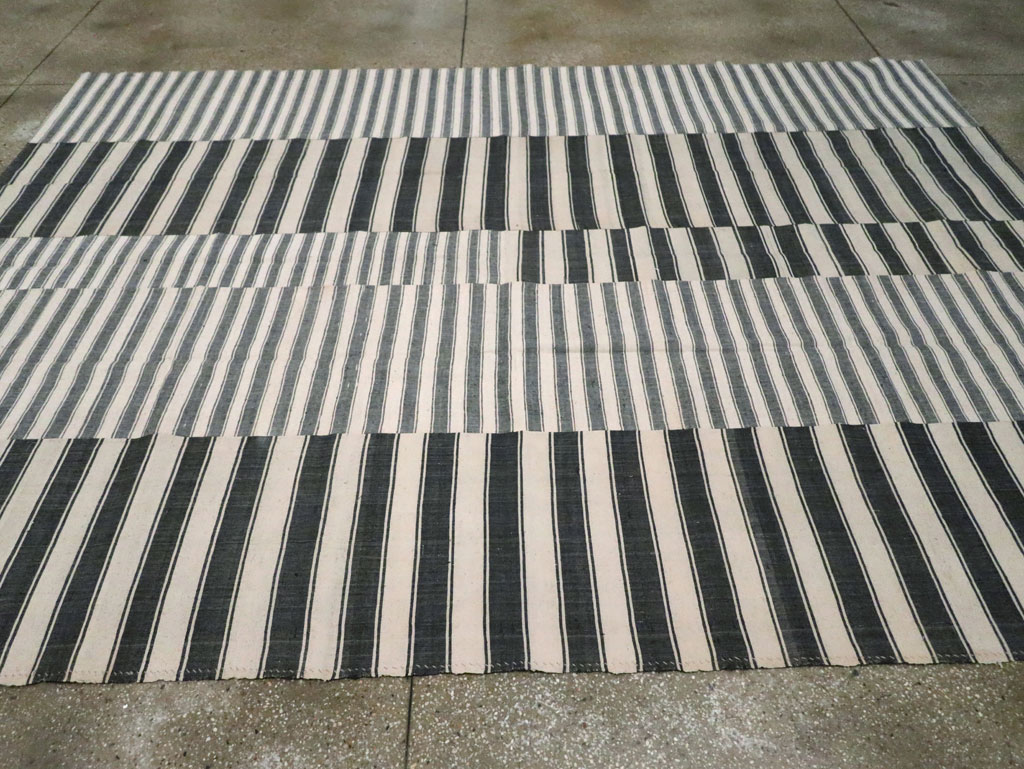 Vintage Turkish Flatweave Kilim Room Size Carpet, No.30530 - Staging