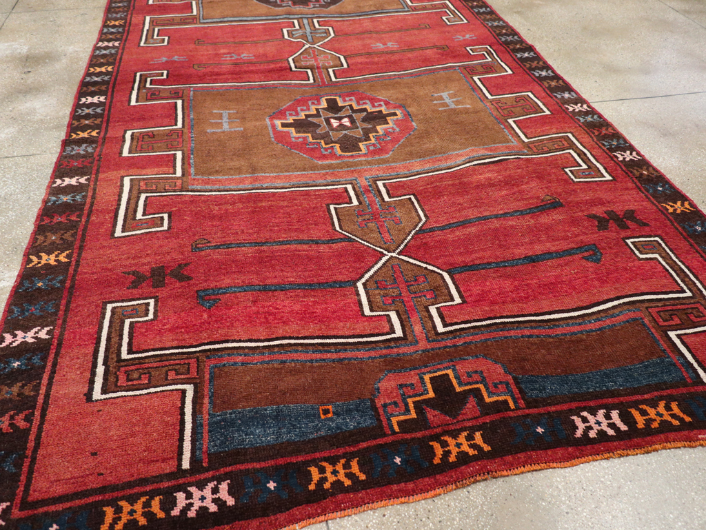 Vintage Turkish Anatolian Tribal Room Size Carpet, No.30550 - Staging