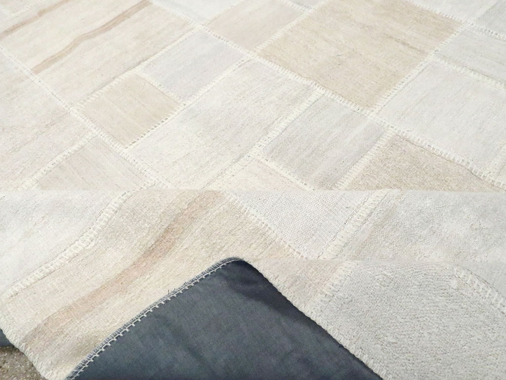 Modern Turkish Flatweave Kilim Room Size Carpet, No.30578 - Staging