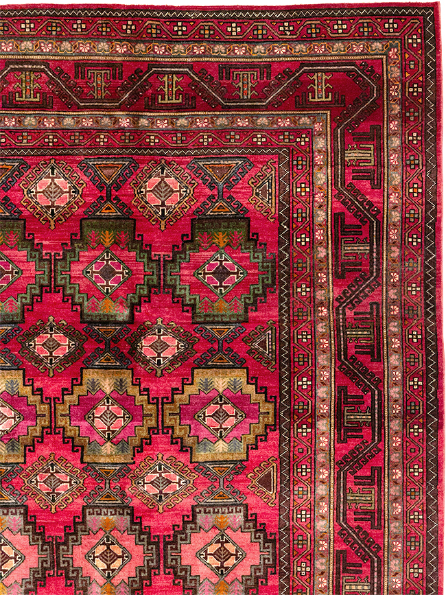 Vintage Central Asia Turkoman Room Size Carpet, No.30601 - Staging