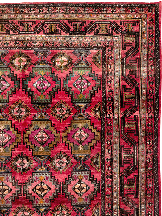 Vintage Central Asia Turkoman Room Size Carpet, No.30601 - Staging