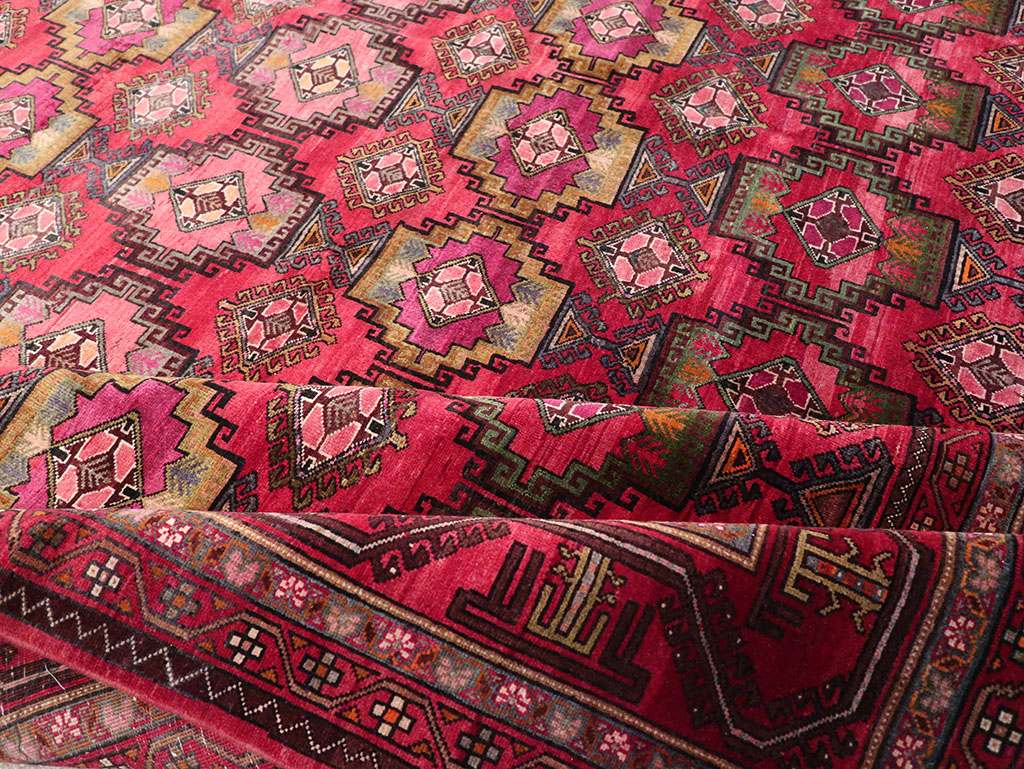 Vintage Central Asia Turkoman Room Size Carpet, No.30601 - Staging
