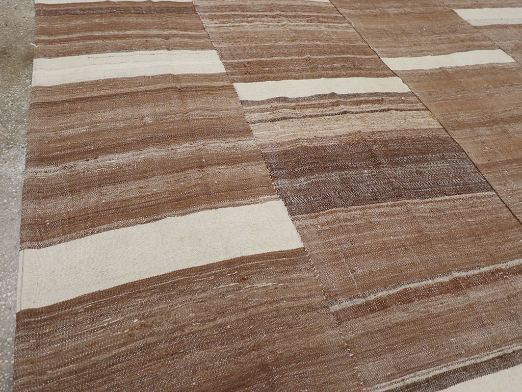 Vintage Turkish Flatweave Kilim Room Size Carpet, No.30654 - Staging