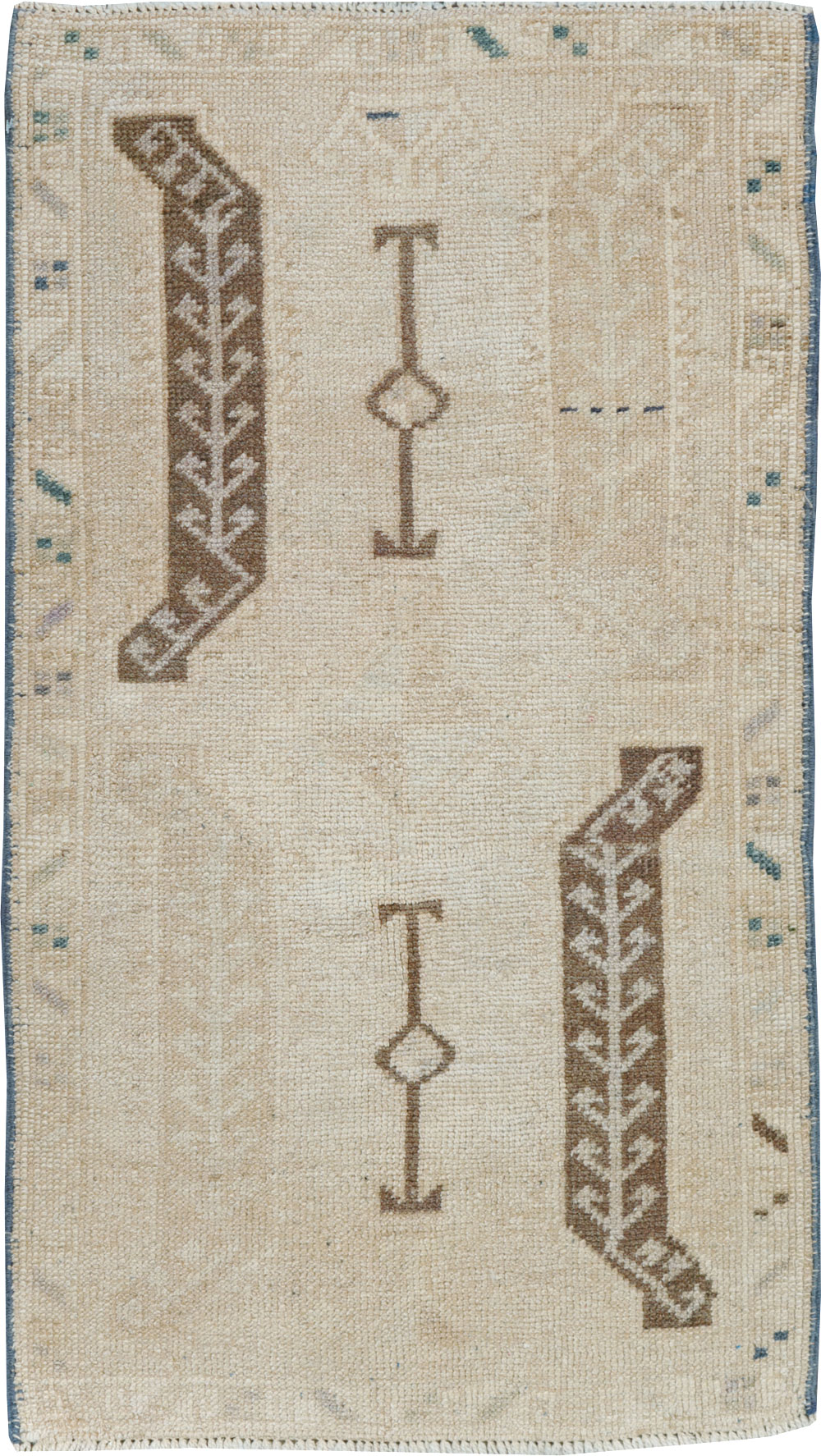 Vintage Turkish Anatolian Throw Rug, No.30674 - Staging