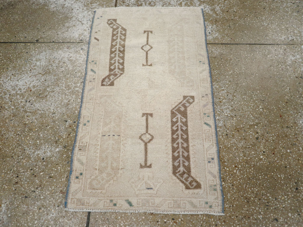 Vintage Turkish Anatolian Throw Rug, No.30674 - Staging