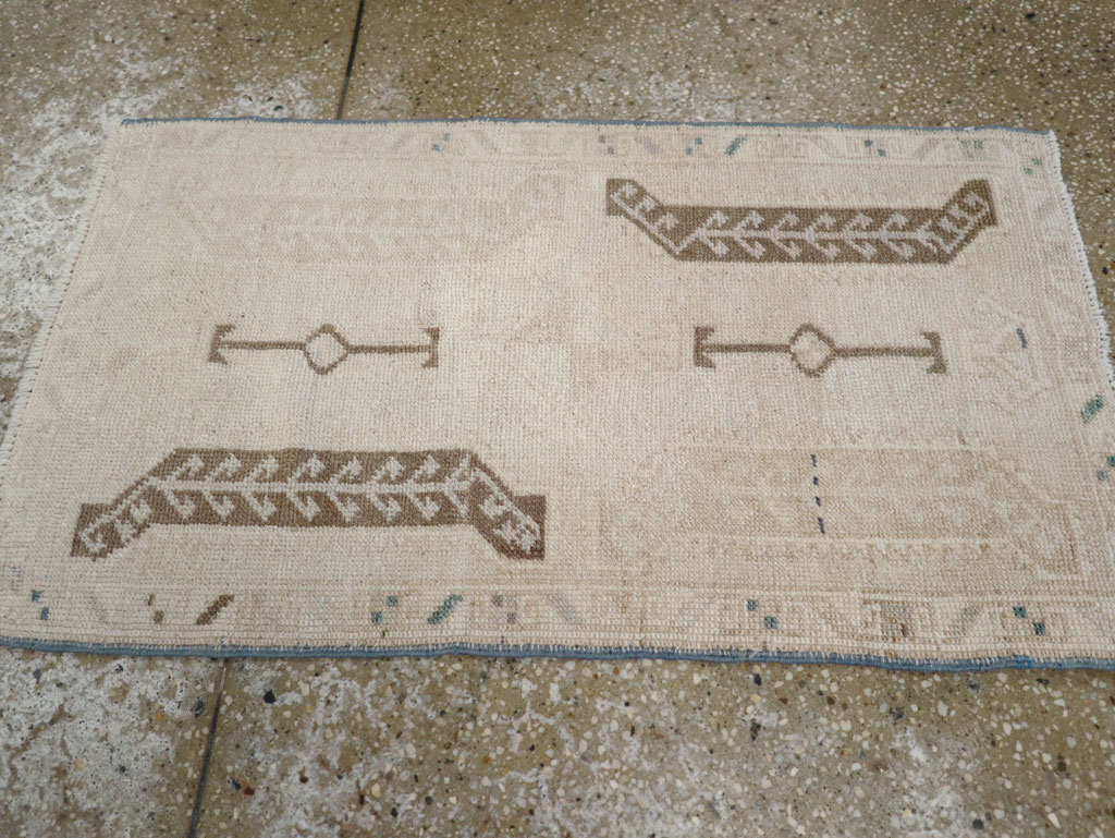 Vintage Turkish Anatolian Throw Rug, No.30674 - Staging