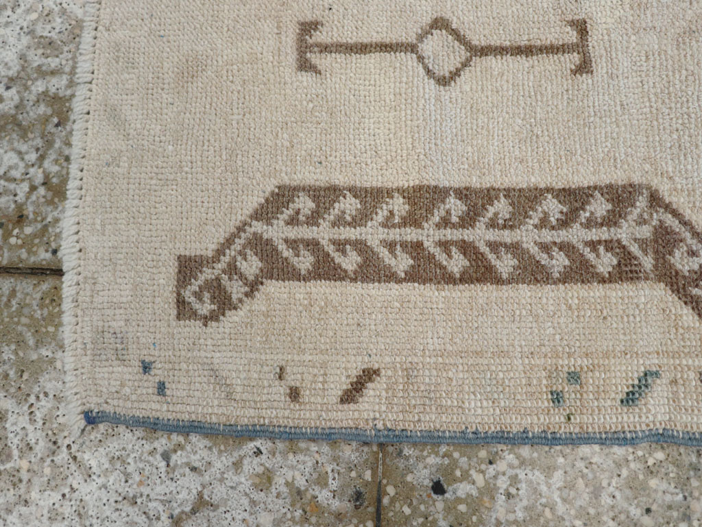 Vintage Turkish Anatolian Throw Rug, No.30674 - Staging