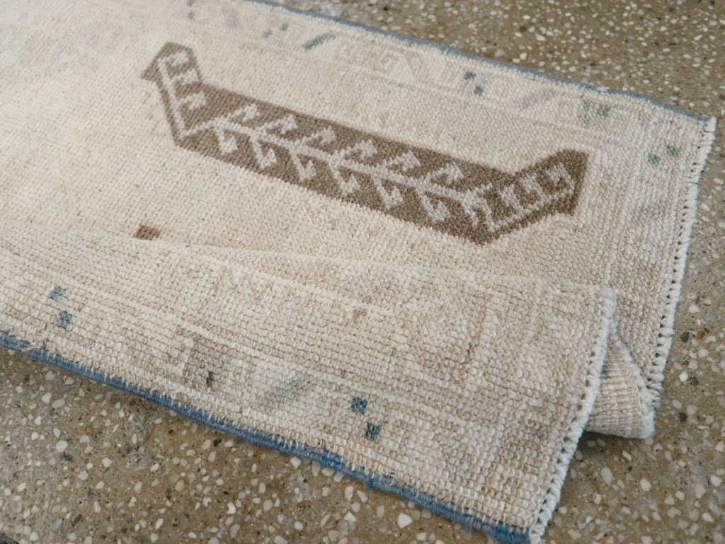 Vintage Turkish Anatolian Throw Rug, No.30674 - Staging