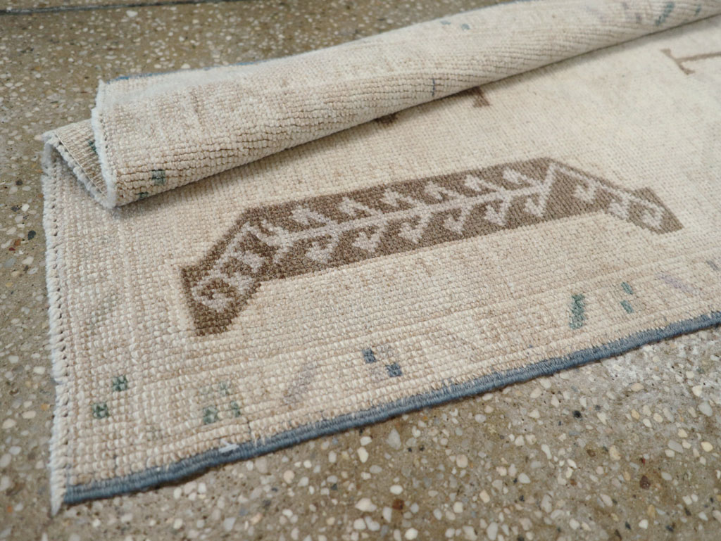 Vintage Turkish Anatolian Throw Rug, No.30674 - Staging