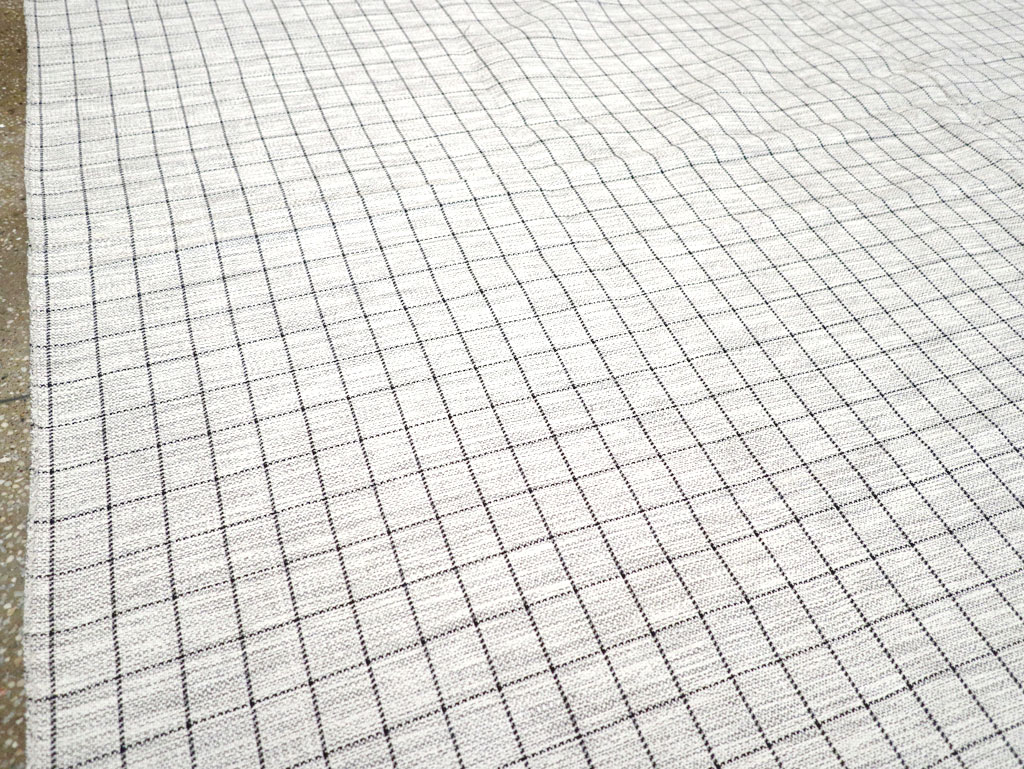 Contemporary Turkish Flatweave Kilim Room Size Carpet, No.30702 - Staging