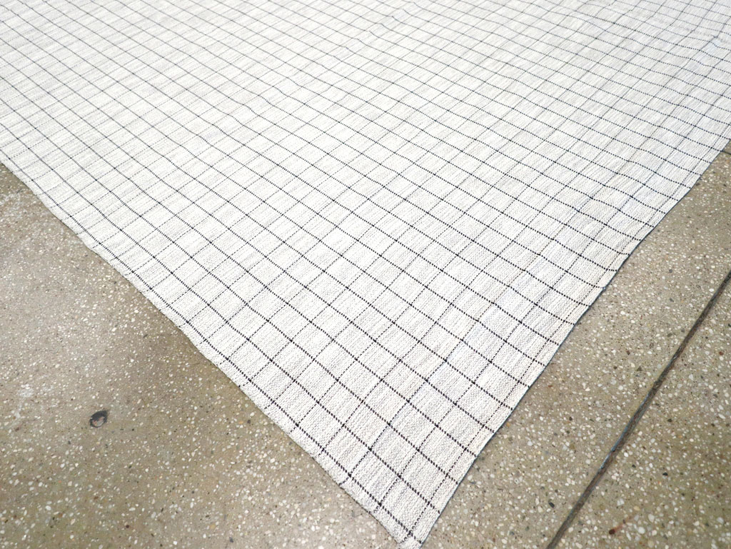 Contemporary Turkish Flatweave Kilim Room Size Carpet, No.30702 - Staging