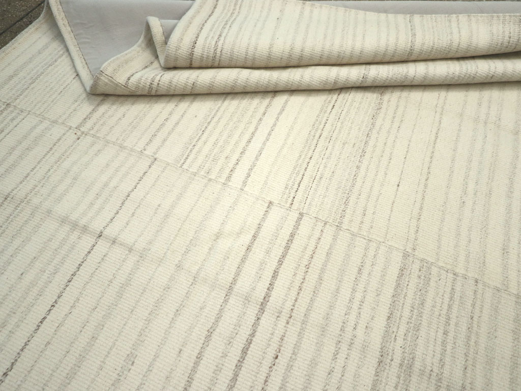 Modern Turkish Flatweave Room Size Carpet, No.30746 - Staging