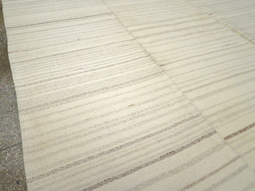 Modern Turkish Flatweave Small Room Size Carpet, No.30747 - Staging