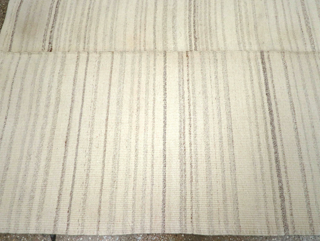 Modern Turkish Flatweave Small Room Size Carpet, No.30747 - Staging