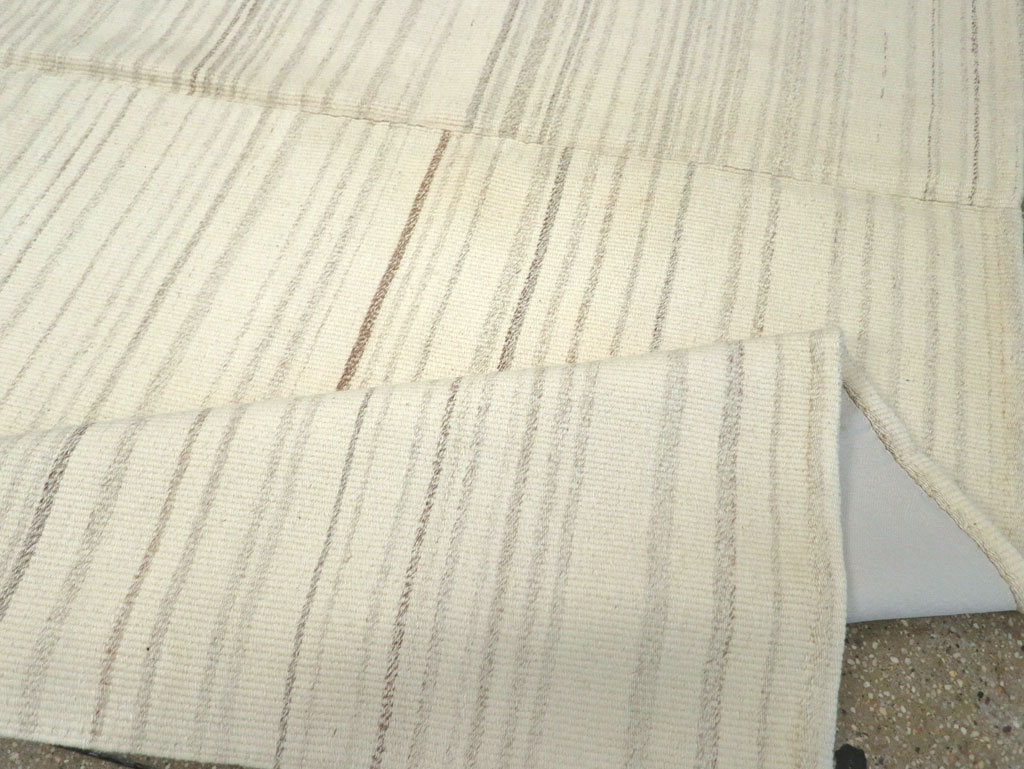 Modern Turkish Flatweave Small Room Size Carpet, No.30747 - Staging