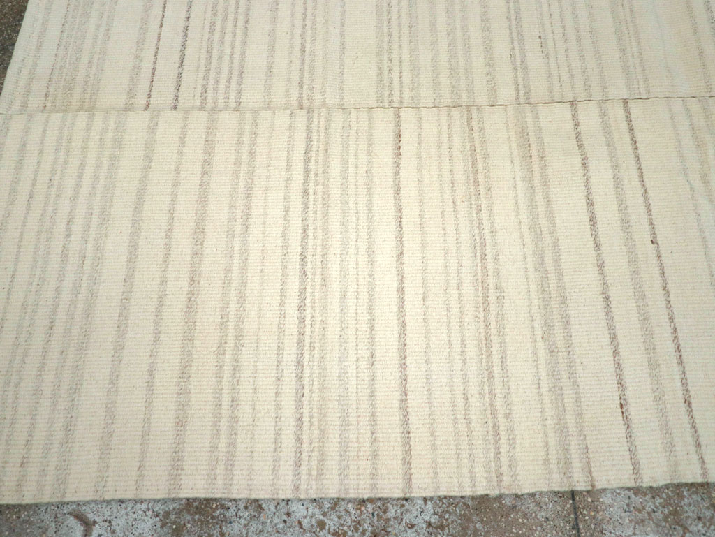 Modern Turkish Flatweave Small Room Size Carpet, No.30748 - Staging