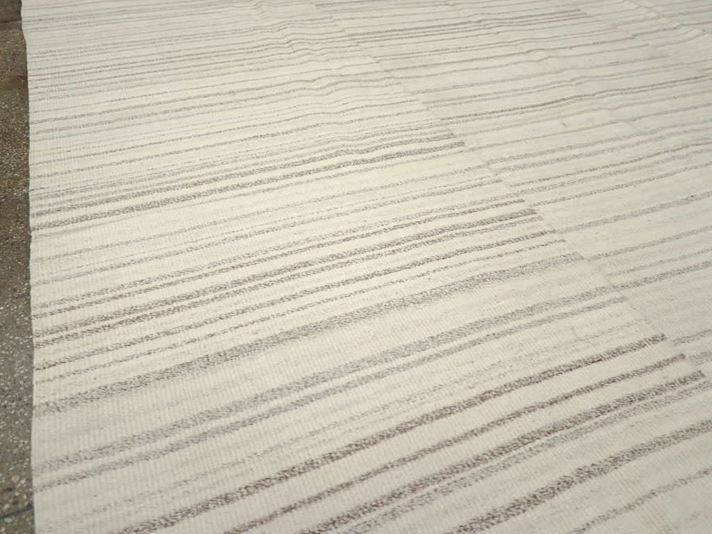 Modern Turkish Flatweave Room Size Carpet, No.30749 - Staging