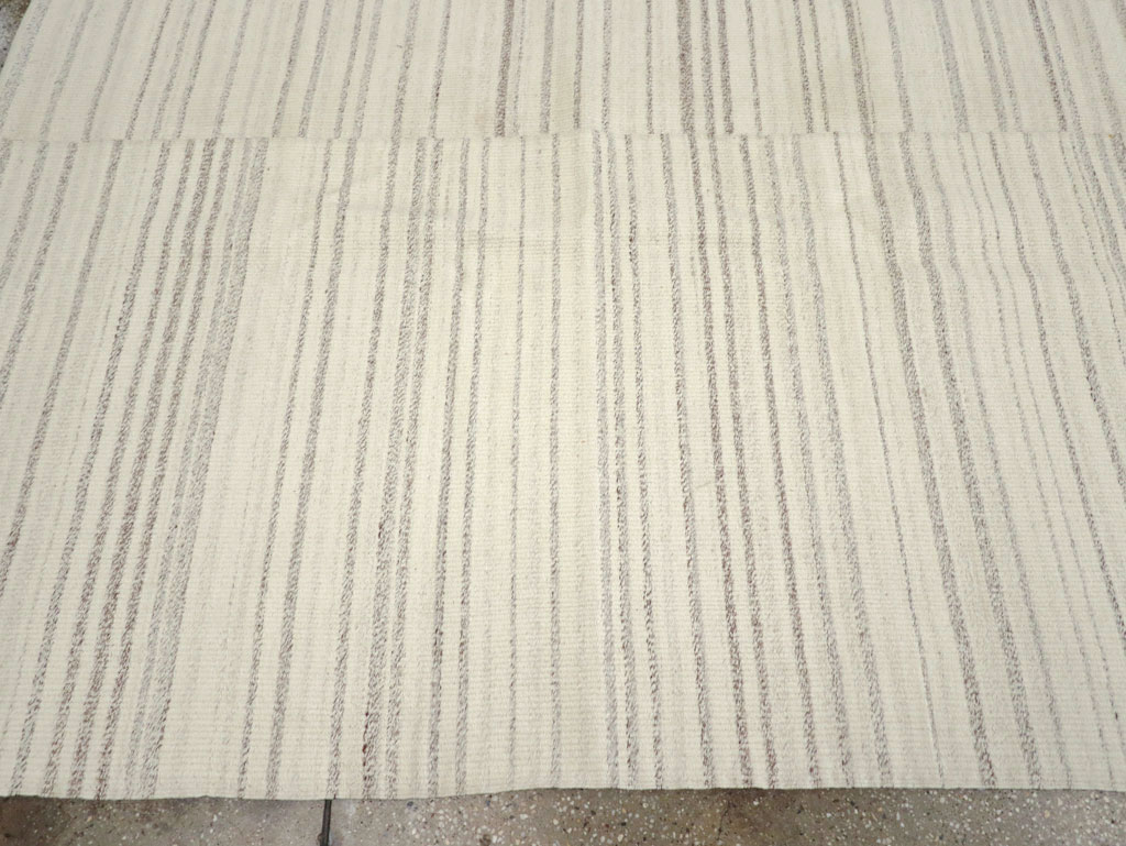 Modern Turkish Flatweave Room Size Carpet, No.30749 - Staging