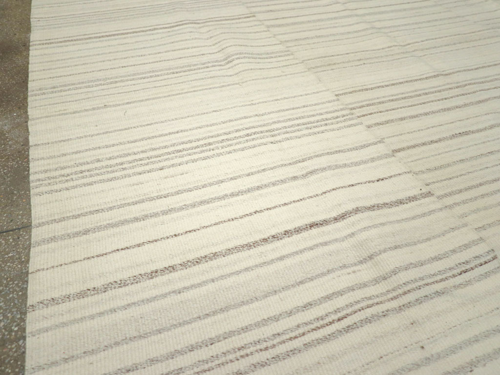 Modern Turkish Flatweave Room Size Carpet, No.30750 - Staging