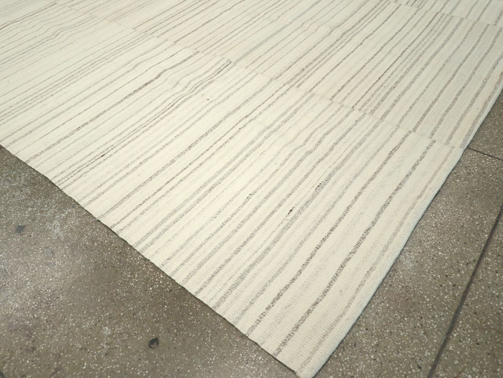 Modern Turkish Flatweave Room Size Carpet, No.30750 - Staging