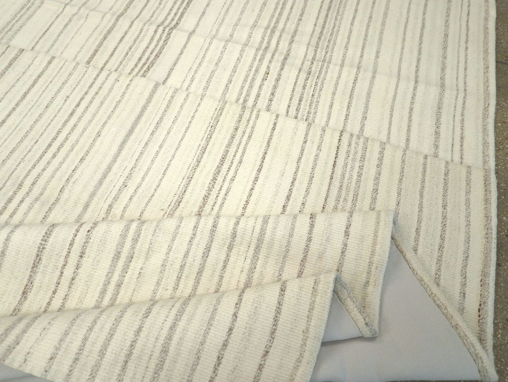 Modern Turkish Flatweave Room Size Carpet, No.30750 - Staging