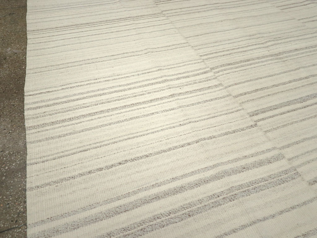 Modern Turkish Flatweave Room Size Carpet, No.30751 - Staging