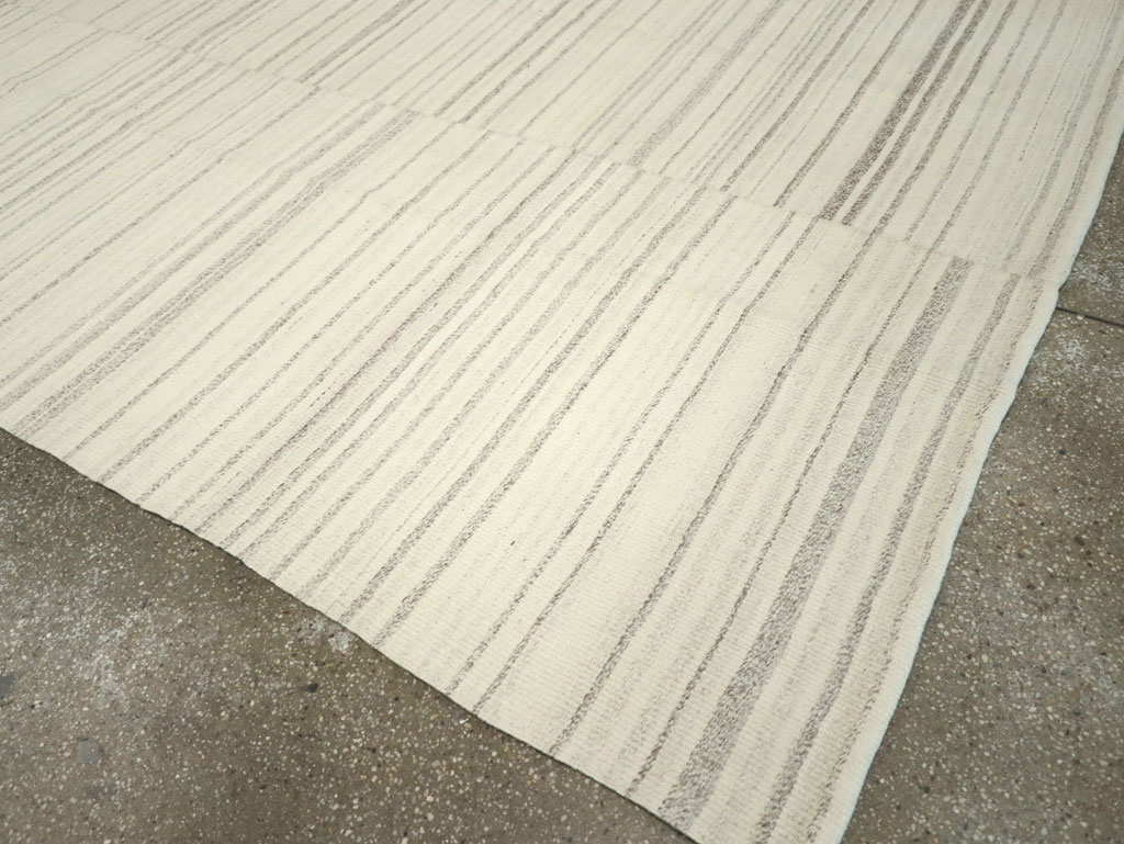 Modern Turkish Flatweave Room Size Carpet, No.30751 - Staging