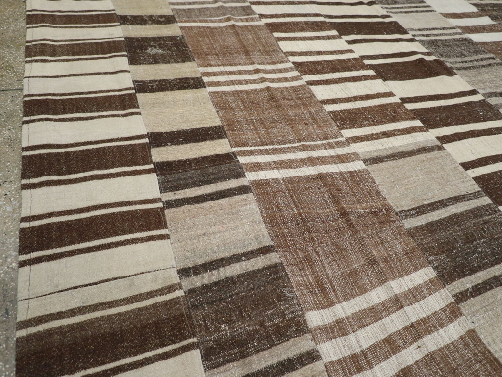 Modern Turkish Flatweave Room Size Carpet, No.30787 - Staging