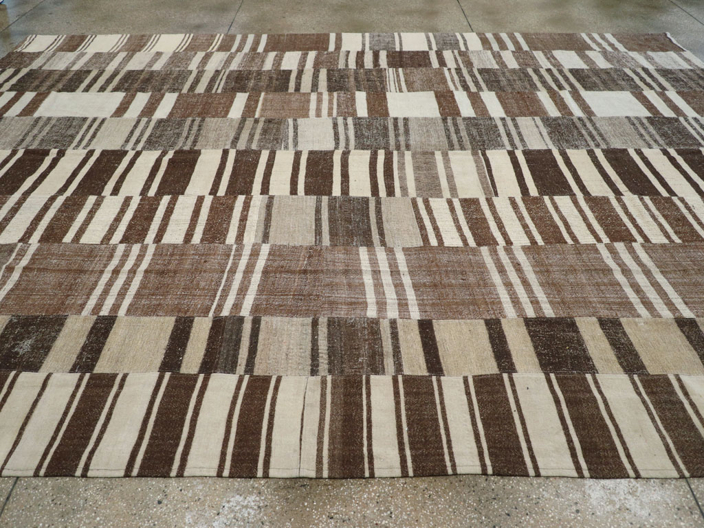 Modern Turkish Flatweave Room Size Carpet, No.30787 - Staging