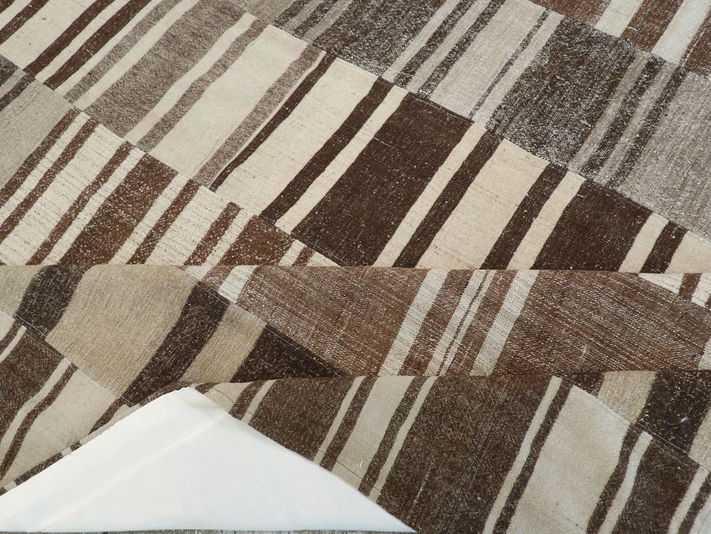 Modern Turkish Flatweave Room Size Carpet, No.30787 - Staging
